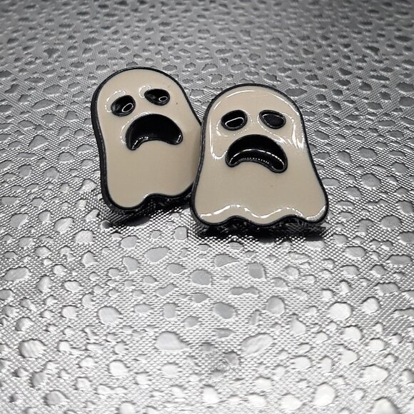 Set of 2 Spooky Ghost Enamel Pins 👻👻 - Picture 4 of 6
